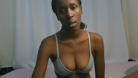 Snapshot of petiteblackjuicy chatting on 07.06.26 Amara online show from 07.06.26