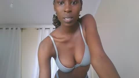Snapshot of petiteblackjuicy chatting on 07.22.26 Amara online show from 07.22.26