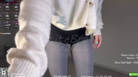 Snapshot of petitebrat chatting on 01.31.26 PiperAvery online show from 01.31.26