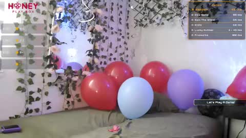 Snapshot of petitecindyluna chatting on 12.02.24 C online show from 12.02.24