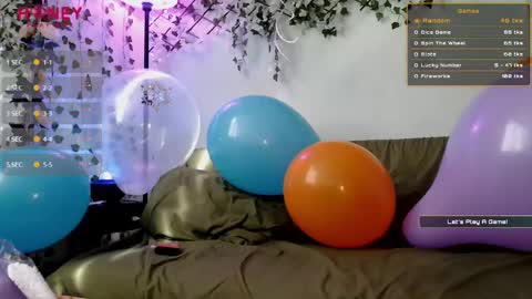 Snapshot of petitecindyluna chatting on 12.17.24 C online show from 12.17.24