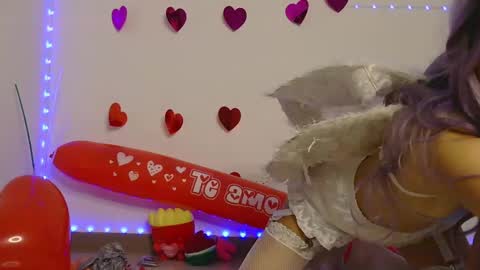 Snapshot of petitecindyluna chatting on 02.15.25 C online show from 02.15.25