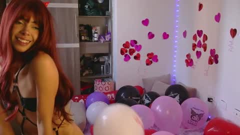 Snapshot of petitecindyluna chatting on 02.19.25 C online show from 02.19.25