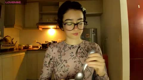 Snapshot of petitee_lunna chatting on 02.14.26 Lunna online show from 02.14.26