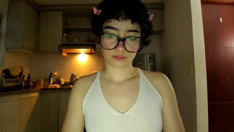 Snapshot of petitee_lunna chatting on 02.27.26 Lunna online show from 02.27.26