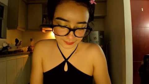 Snapshot of petitee_lunna chatting on 03.25.26 Lunna online show from 03.25.26