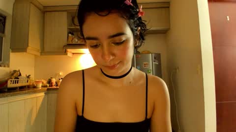 Snapshot of petitee_lunna chatting on 03.31.26 Lunna online show from 03.31.26