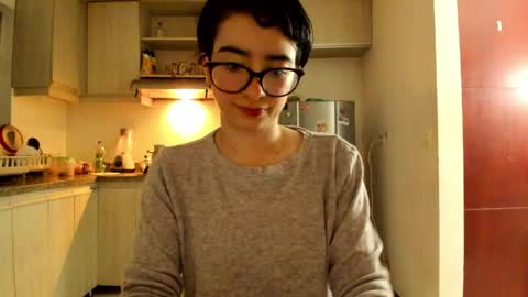 Snapshot of petitee_lunna chatting on 04.05.26 Lunna online show from 04.05.26