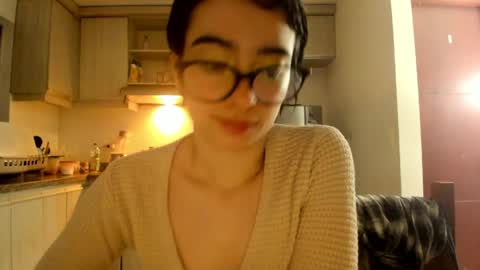 Snapshot of petitee_lunna chatting on 04.06.26 Lunna online show from 04.06.26