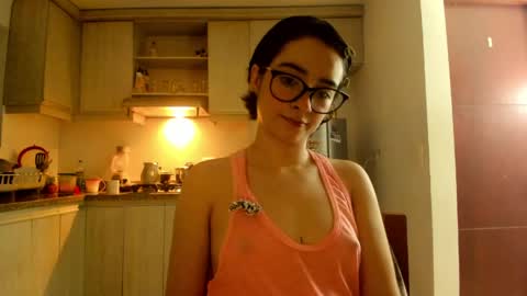 Snapshot of petitee_lunna chatting on 04.10.26 Lunna online show from 04.10.26