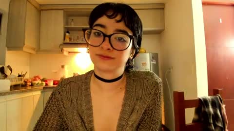 Snapshot of petitee_lunna chatting on 04.20.26 Lunna online show from 04.20.26