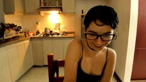 Snapshot of petitee_lunna chatting on 04.26.26 Lunna online show from 04.26.26