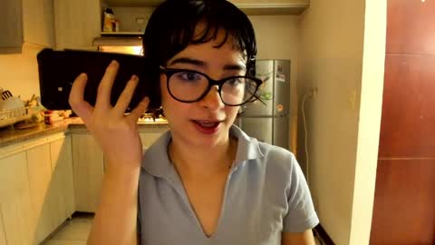 Snapshot of petitee_lunna chatting on 04.28.26 Lunna online show from 04.28.26
