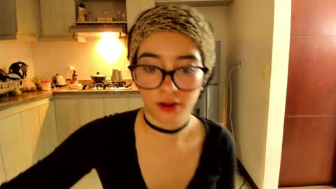 Snapshot of petitee_lunna chatting on 05.06.26 Lunna online show from 05.06.26