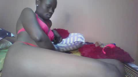 Snapshot of petiteecooky chatting on 02.05.25 petiteecooky online show from 02.05.25