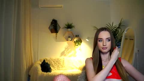 Snapshot of petitegonwiild chatting on 12.15.24 Petitegonwiild online show from 12.15.24