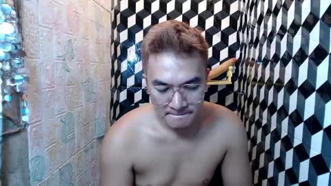 Snapshot of petitehugecockxnxxx chatting on 05.28.26 Call me jake online show from 05.28.26