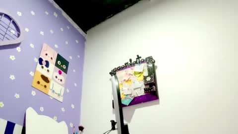 Snapshot of petiteivoryqueen chatting on 05.18.26 danna online show from 05.18.26
