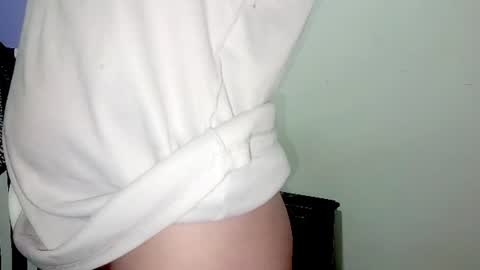 Snapshot of petiteivoryqueen chatting on 07.17.26 danna online show from 07.17.26