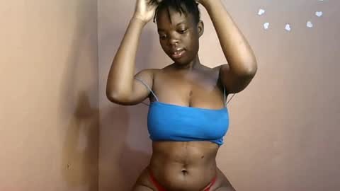 Snapshot of petitemomma76379 chatting on 06.12.26 sexy chocolate online show from 06.12.26