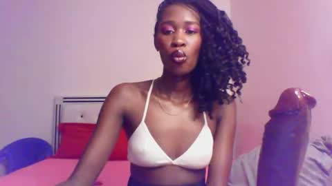 QueP online show from 04.08.26