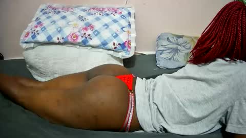 Snapshot of petitetasha chatting on 09.09.25 petitetasha online show from 09.09.25