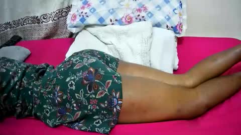 Snapshot of petitetasha chatting on 10.17.25 petitetasha online show from 10.17.25