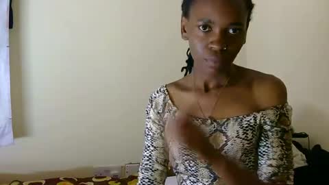 Snapshot of petitevixenn chatting on 08.04.26 petitevixenn online show from 08.04.26