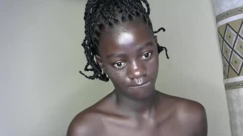 petitte_gyaal online show from 11.05.25