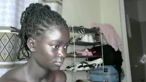 petitte_gyaal online show from 11.13.25