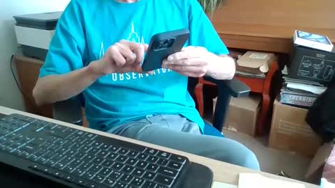 Snapshot of petitwilly chatting on 05.12.26 petitwilly online show from 05.12.26