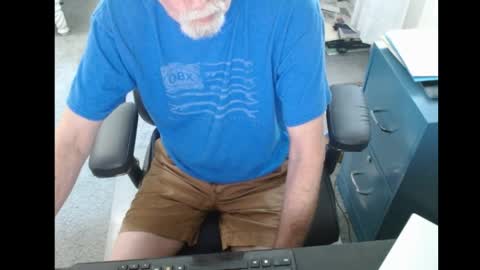 Snapshot of pg19531107 chatting on 04.12.26 Paul online show from 04.12.26