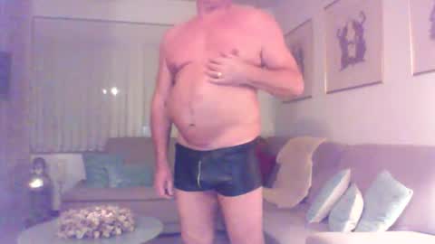 Snapshot of phil279 chatting on 11.16.25 Phil online show from 11.16.25