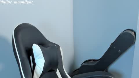 Snapshot of philipe_moonlight_ chatting on 02.20.25 Phil.   INDEPENDENT MODEL online show from 02.20.25