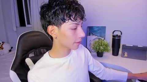 Snapshot of philipe_moonlight_ chatting on 10.17.25 Phil.   INDEPENDENT MODEL online show from 10.17.25