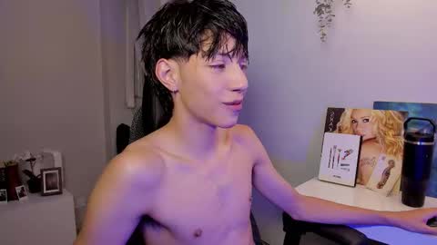 Phil.   INDEPENDENT MODEL online show from 03.21.26