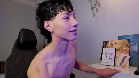 Phil.   INDEPENDENT MODEL online show from 04.23.26