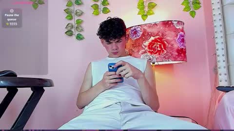 Snapshot of philippsx chatting on 02.25.26 PHILLIP online show from 02.25.26