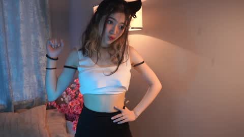 Snapshot of philomenafrost chatting on 12.05.24 Hitomi oo online show from 12.05.24