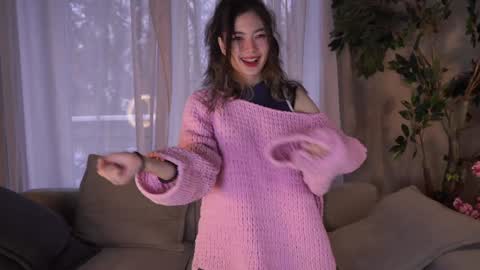 Snapshot of philomenafrost chatting on 12.13.24 Hitomi oo online show from 12.13.24