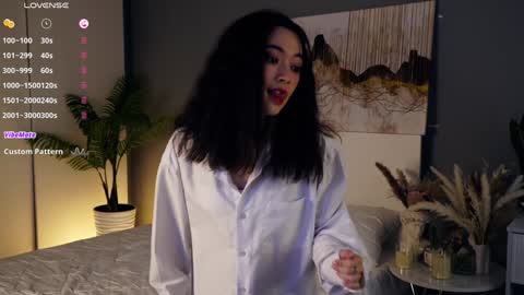 Snapshot of philomenafrost chatting on 12.18.24 Hitomi oo online show from 12.18.24