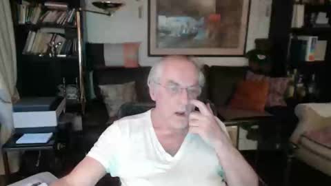 Snapshot of philoumis2 chatting on 02.22.25 Philippe online show from 02.22.25