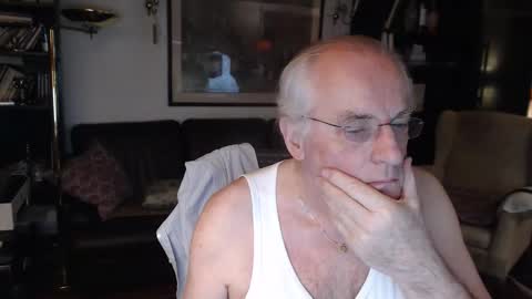 Snapshot of philoumis2 chatting on 11.09.25 Philippe online show from 11.09.25