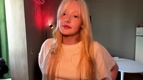 Snapshot of phungegland chatting on 06.23.26 Hello guys My name is Angel Make yourself comfortable and lets have some fun online show from 06.23.26