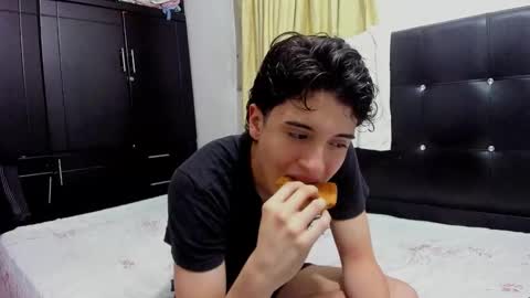 picaszomilos350 online show from 01.06.26