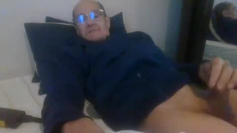 Snapshot of pichoun71 chatting on 11.22.25 pichoun71 online show from 11.22.25