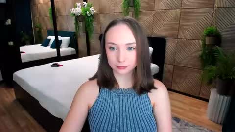 Emelie online show from 10.08.25
