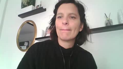 Snapshot of piediniecollant chatting on 11.21.25 PIEDINIECOLLANT online show from 11.21.25
