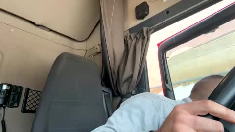 pierotu online show from 10.17.25