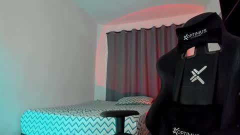 Snapshot of pierrevidal chatting on 12.01.25 Pierre online show from 12.01.25